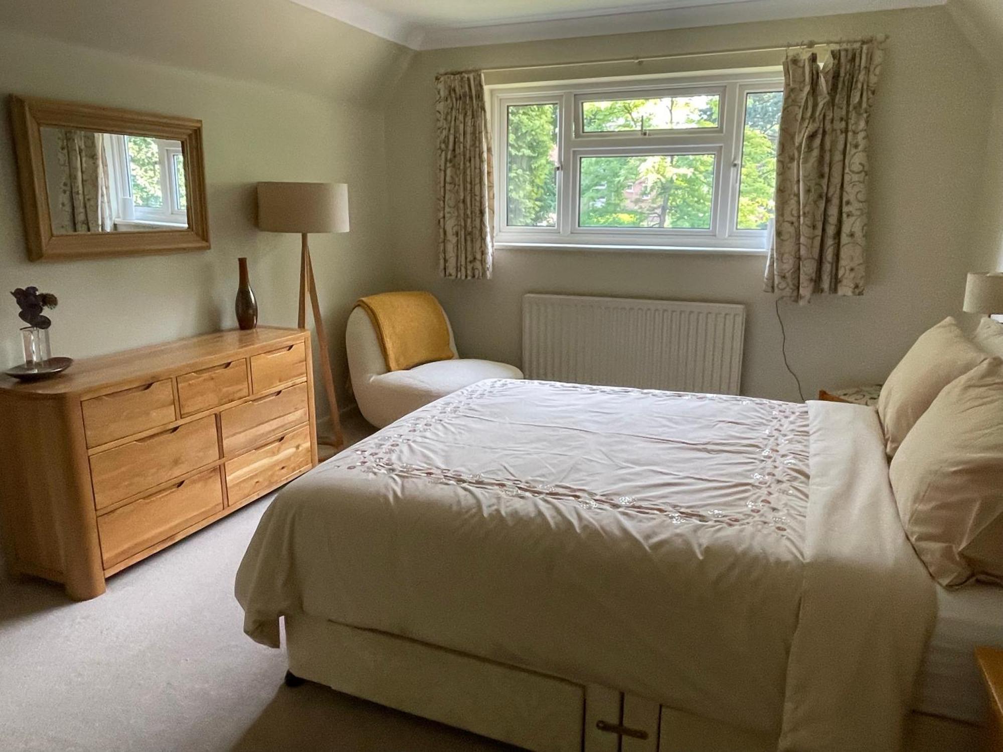 Charming Bournemouth House With Beautiful Spacious Gardens, 5 Min Drive To Beaches, Free Parking For 2-3 Cars Exteriér fotografie